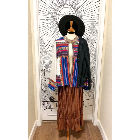 🌈𝕡𝕠𝕡𝕤𝕥𝕨𝕠𝕣𝕝𝕕 Boutique Sweaters - 🌈 Amazing boho embroidery cardigan